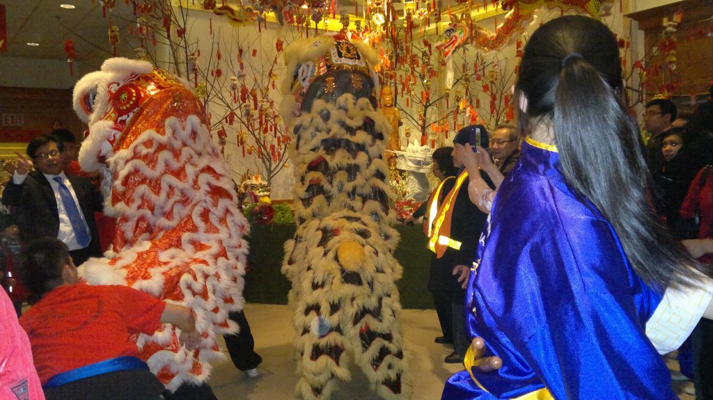 01222012161 The lions praying to Avalokitesvara Bodhisattva.
